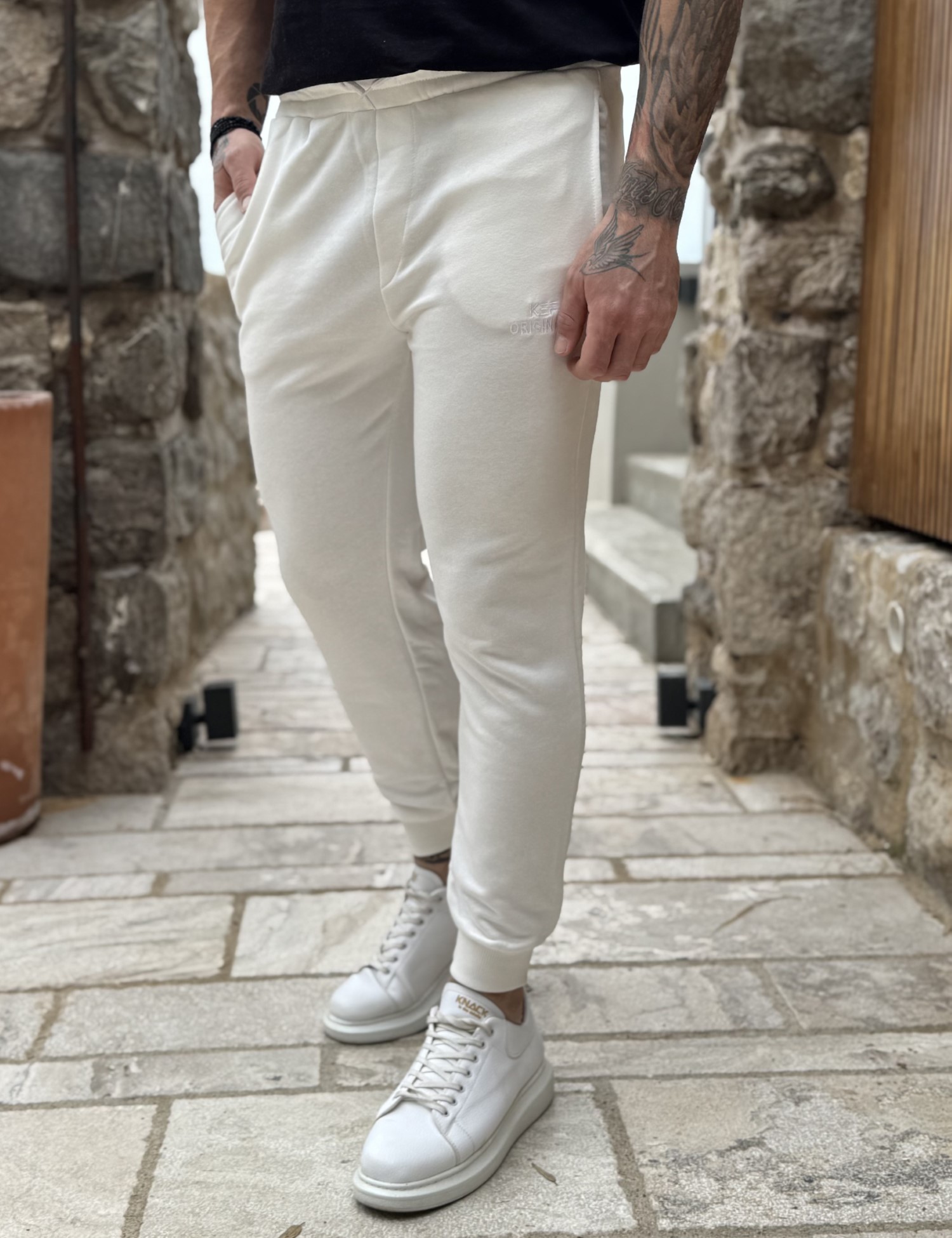 Ανδρική λευκή αθλητική φόρμα με λάστιχο KEF2614W